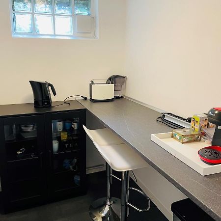 Souterrain Zimmer Mit Separatem Eingang Und Bad Düsseldorf Dış mekan fotoğraf