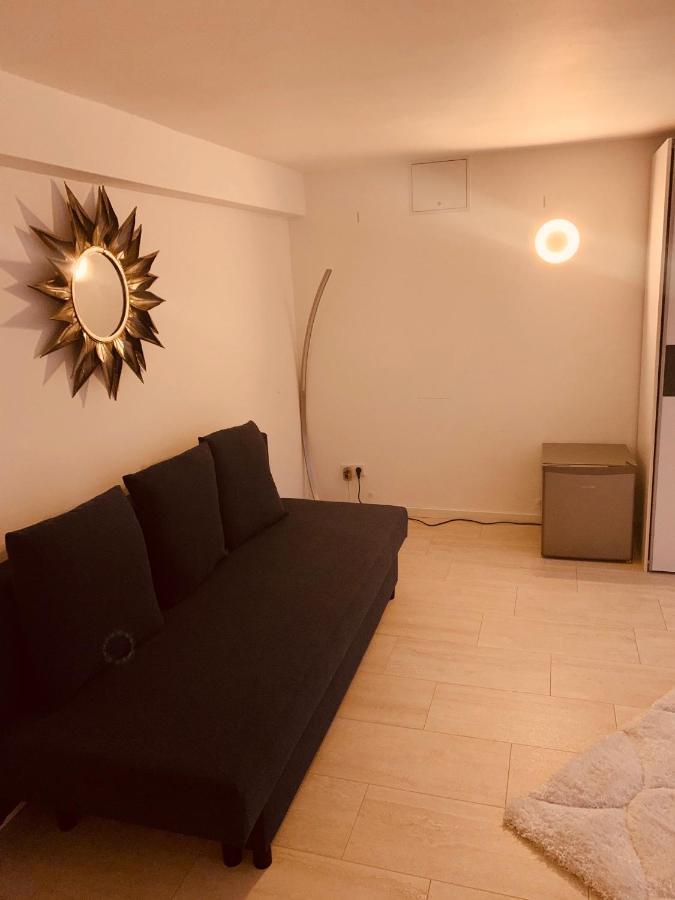 Souterrain Zimmer Mit Separatem Eingang Und Bad Düsseldorf Dış mekan fotoğraf