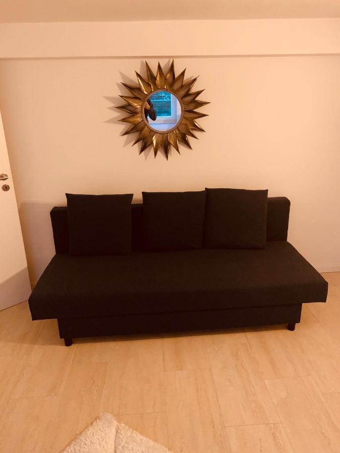 Souterrain Zimmer Mit Separatem Eingang Und Bad Düsseldorf Dış mekan fotoğraf