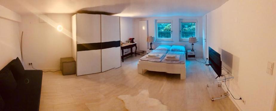 Souterrain Zimmer Mit Separatem Eingang Und Bad Düsseldorf Dış mekan fotoğraf