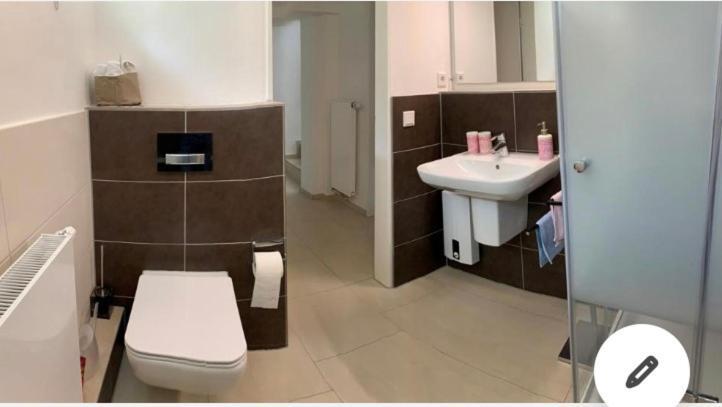 Souterrain Zimmer Mit Separatem Eingang Und Bad Düsseldorf Dış mekan fotoğraf